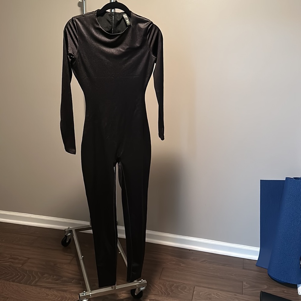 ALL-IN-ONE SHINE CREW NECK LONG SLEEVE ONESIE | ONYX × 1
ONYX / S